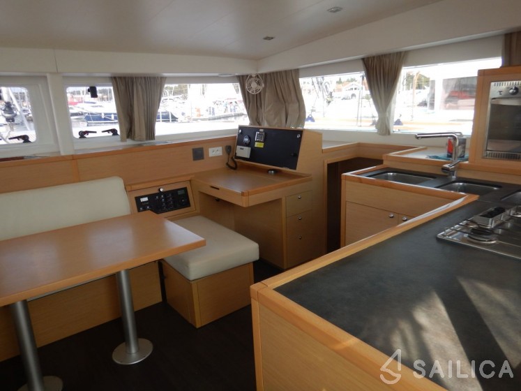 Lagoon 400 S2 - Yacht Charter Sailica