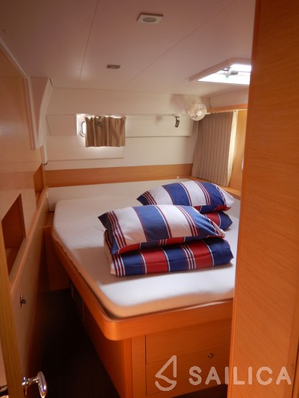 Lagoon 400 S2 - Yacht Charter Sailica