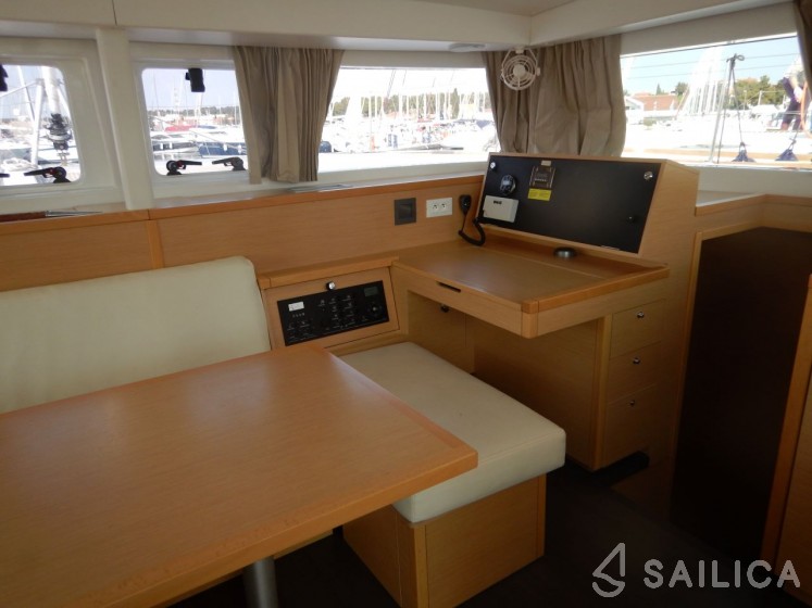 Lagoon 400 S2 - Yacht Charter Sailica