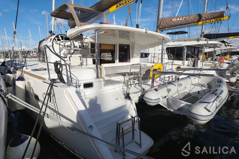 Lagoon 400 S2 - Yacht Charter Sailica
