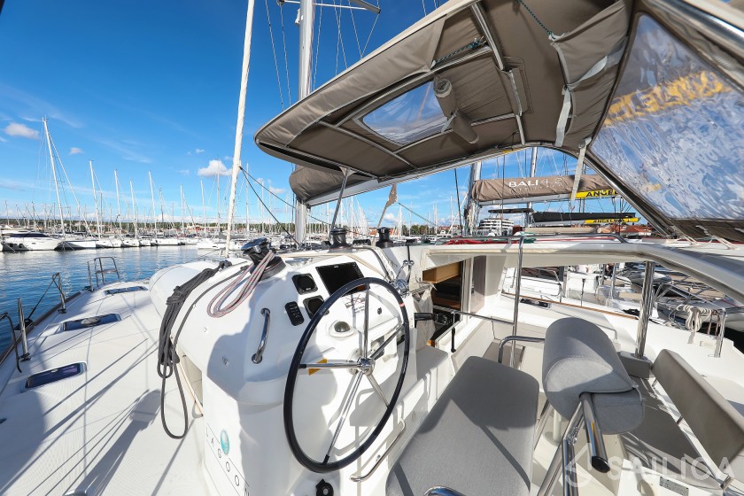 Lagoon 400 S2 - Yacht Charter Sailica