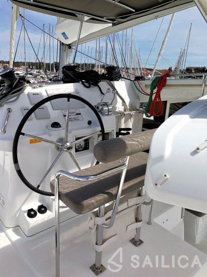 Lagoon 400 S2 - Yacht Charter Sailica