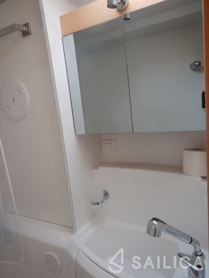 Lagoon 400 S2 - Yacht Charter Sailica