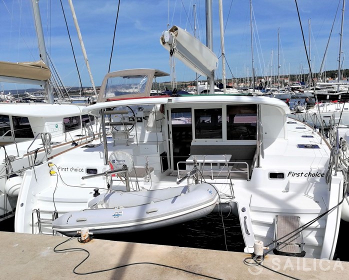 Lagoon 400 S2 - Yacht Charter Sailica