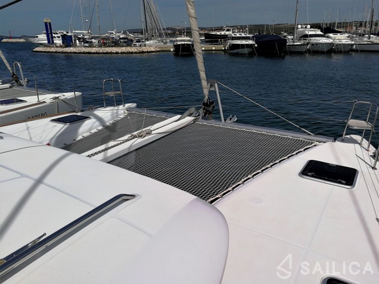 Lagoon 400 S2 - Yacht Charter Sailica