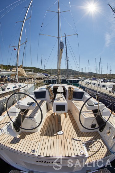 Dufour 360 GL - Yacht Charter Sailica
