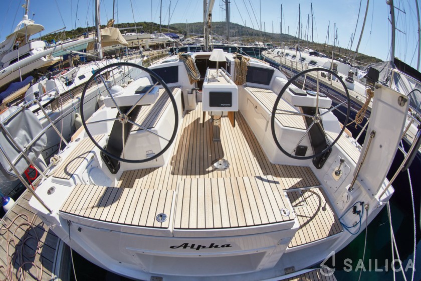 Dufour 360 GL - Yacht Charter Sailica