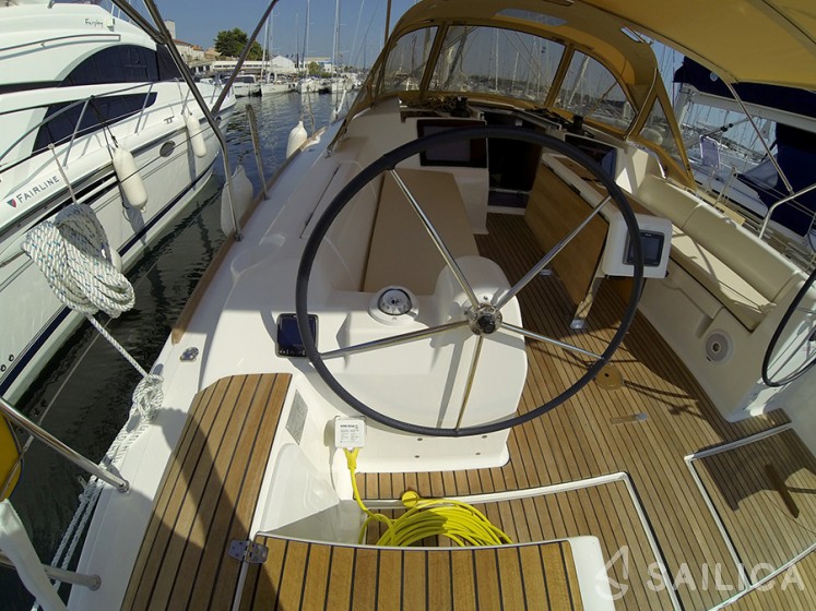 Dufour 382 GL - Yacht Charter Sailica