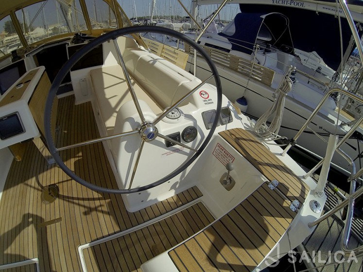 Dufour 382 GL - Yacht Charter Sailica