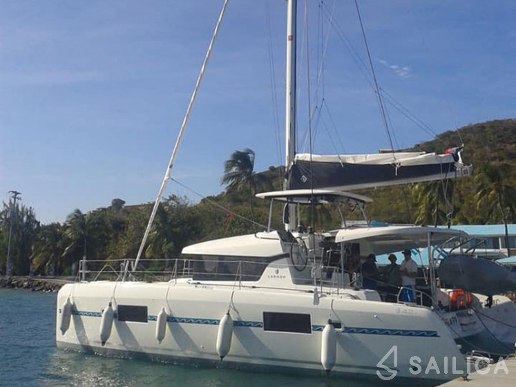 Lagoon 42 - Yacht Charter Sailica