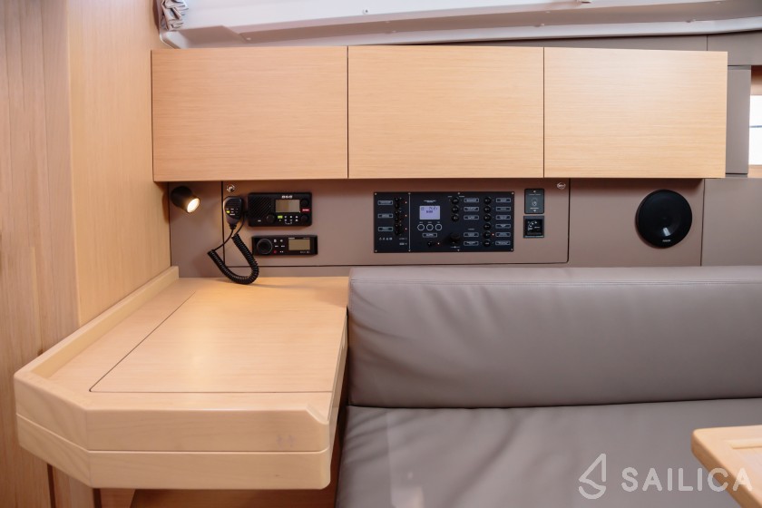 Oceanis 35.1 - Yacht Charter Sailica