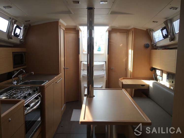 Oceanis 35.1 - Yacht Charter Sailica