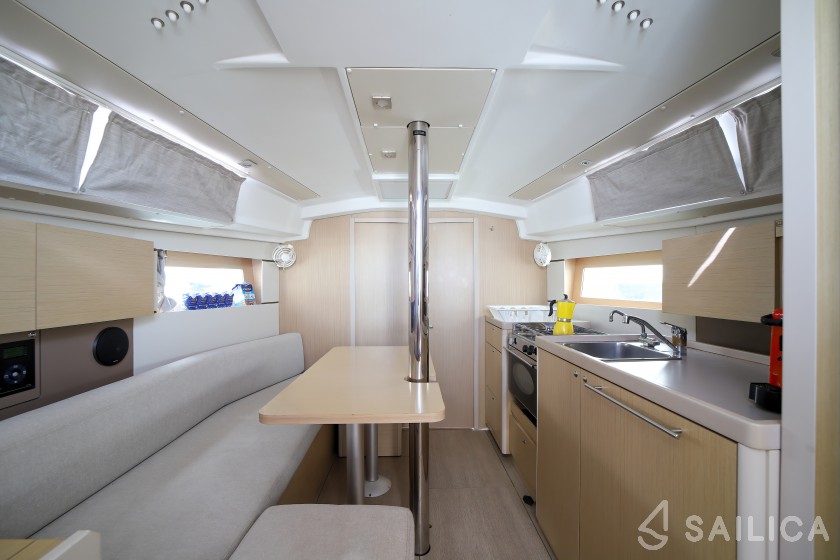 Oceanis 35.1 - Yacht Charter Sailica