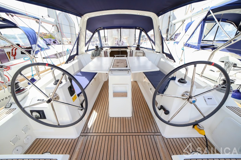 Oceanis 35.1 - Yacht Charter Sailica