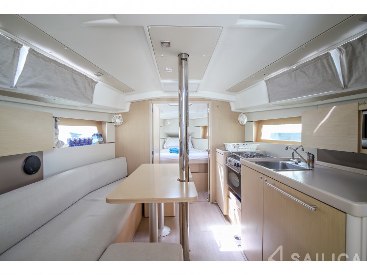 Oceanis 35.1 - Yacht Charter Sailica