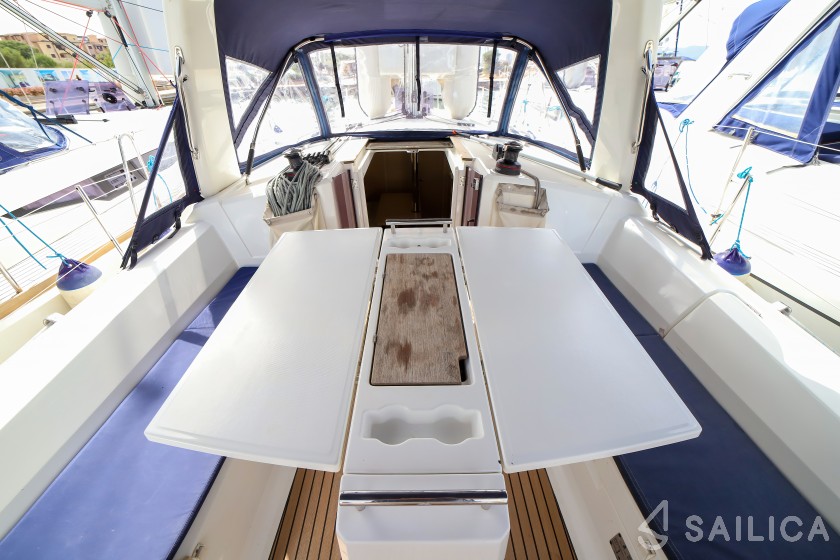 Oceanis 35.1 - Yacht Charter Sailica