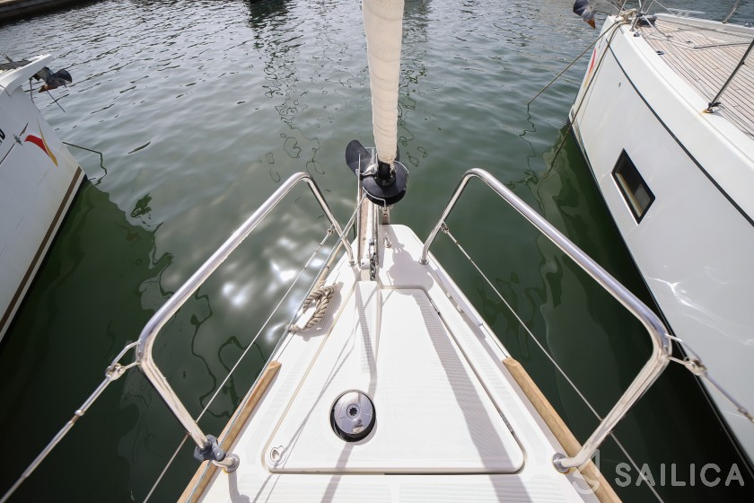 Oceanis 35.1 - Yacht Charter Sailica