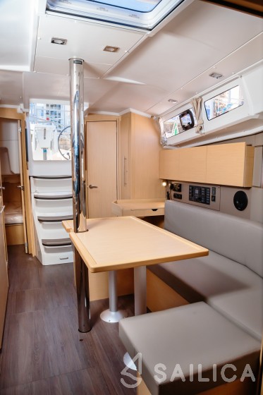Oceanis 35.1 - Yacht Charter Sailica