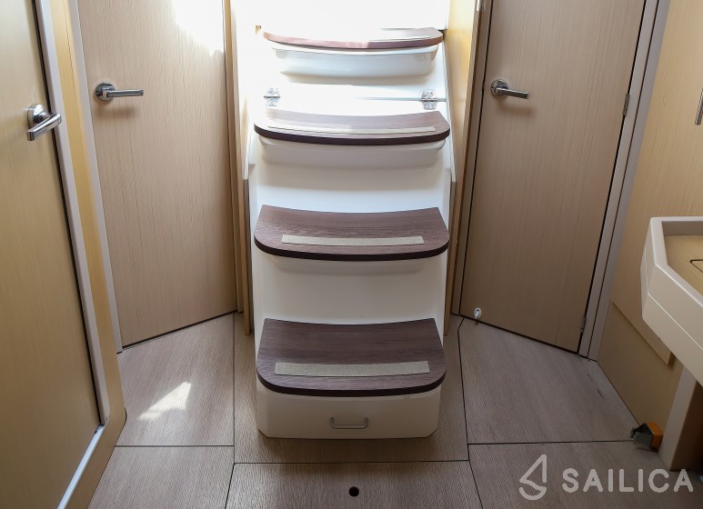 Oceanis 35.1 - Yacht Charter Sailica