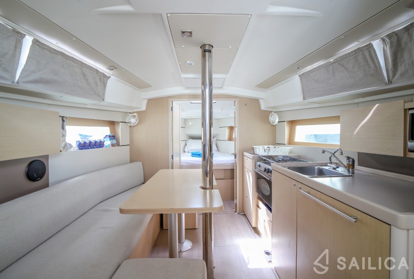Oceanis 35.1 - Yacht Charter Sailica