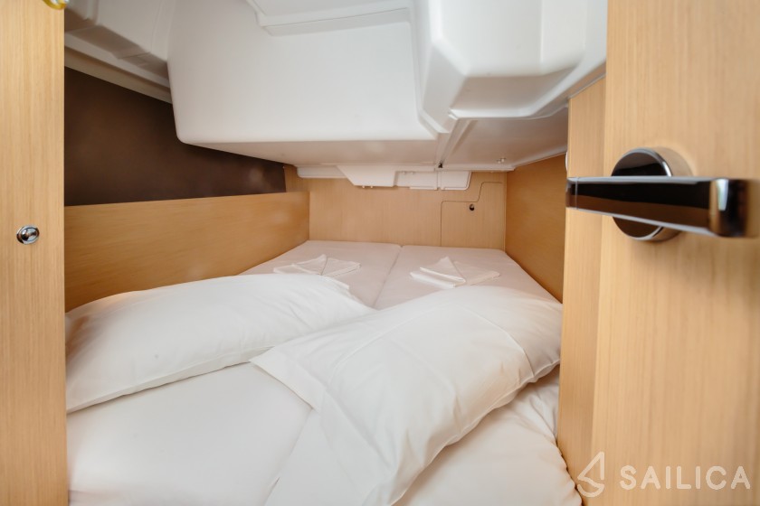 Oceanis 35.1 - Yacht Charter Sailica