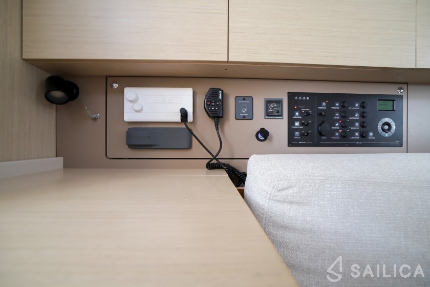 Oceanis 35.1 - Yacht Charter Sailica