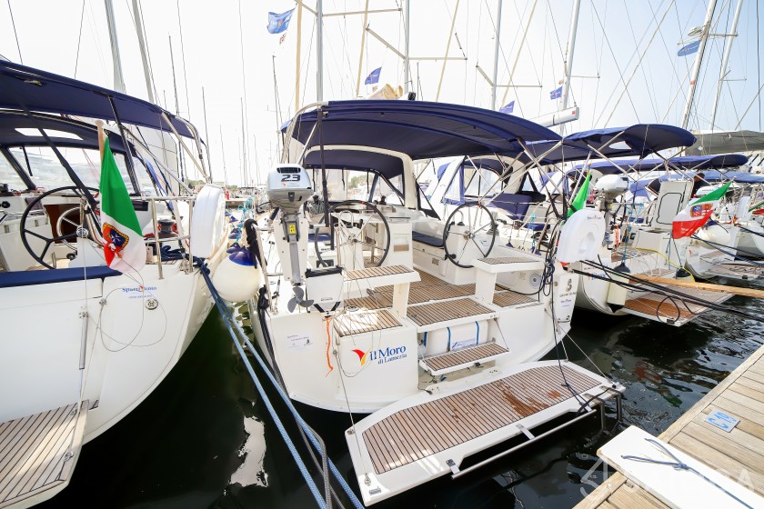 Oceanis 35.1 - Yacht Charter Sailica