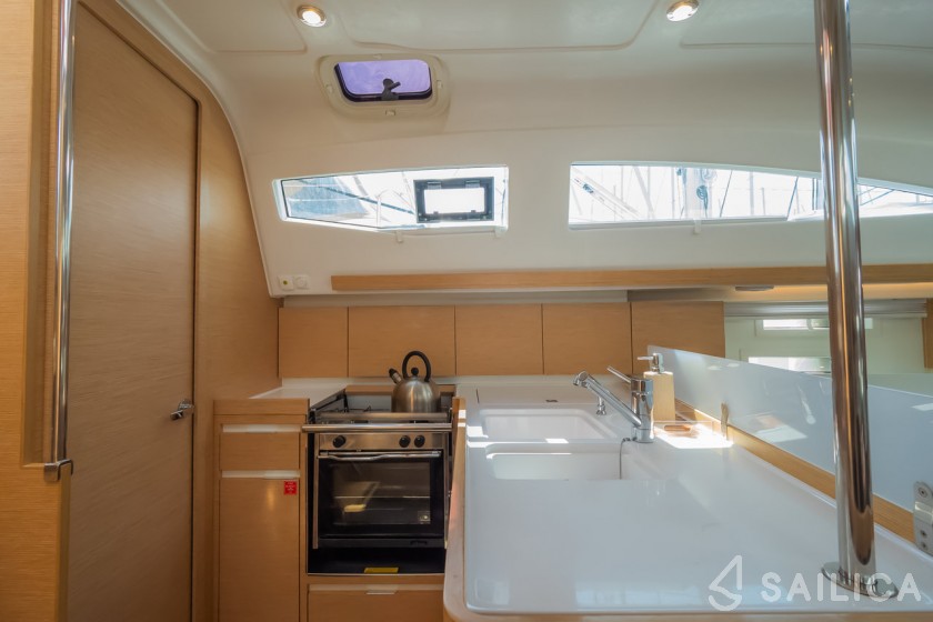Elan 40 Impression - Yacht Charter Sailica