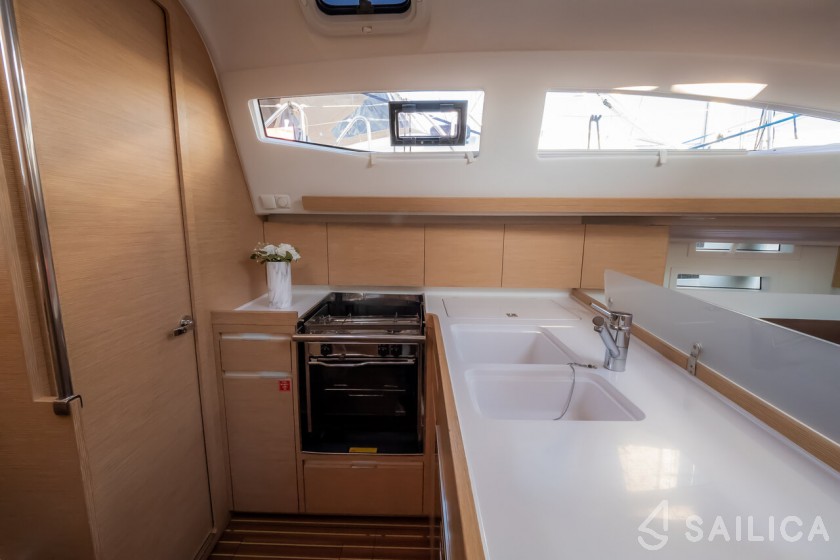 Elan 40 Impression - Yacht Charter Sailica
