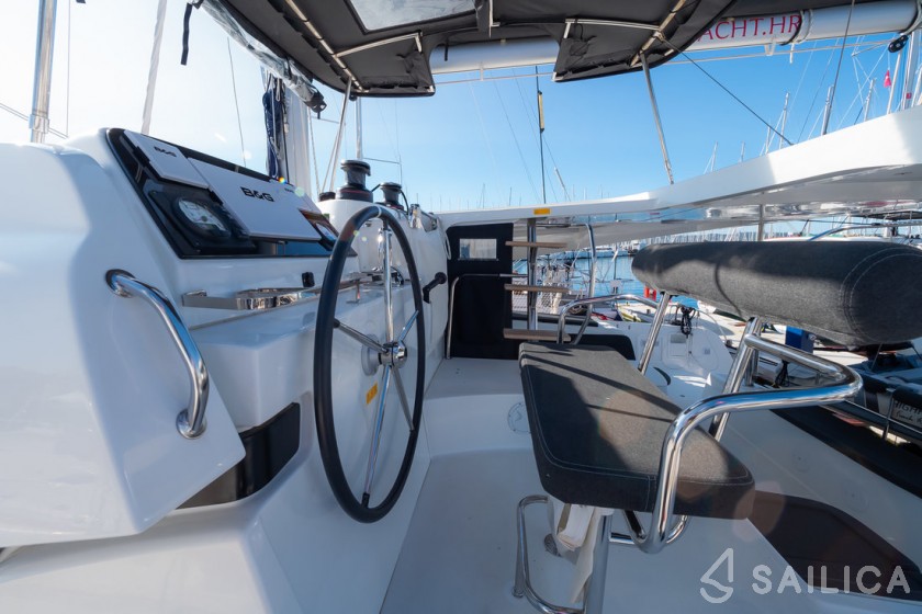 Lagoon 42 - Yacht Charter Sailica