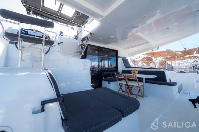 Lagoon 42 - Yacht Charter Sailica
