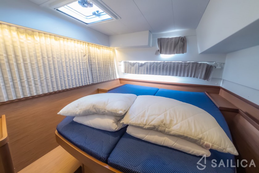 Lagoon 42 - Yacht Charter Sailica