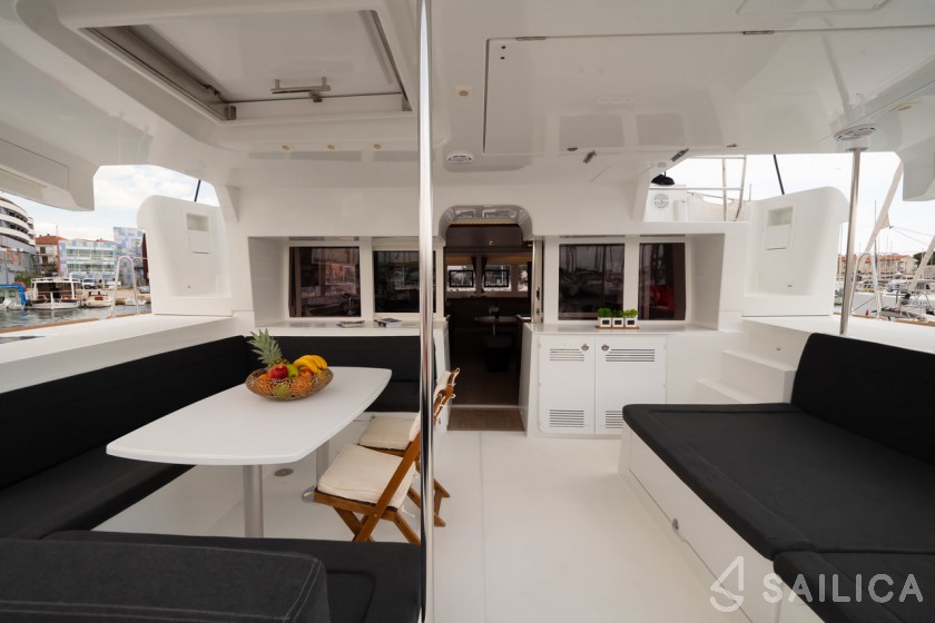 Lagoon 450  Flybridge - Yacht Charter Sailica