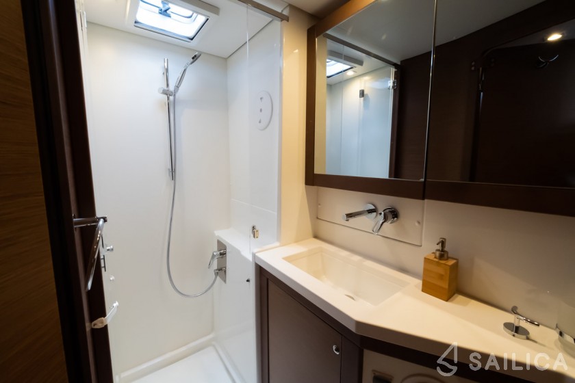 Lagoon 450  Flybridge - Yacht Charter Sailica