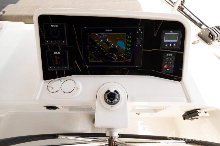 Lagoon 450  Flybridge - Yacht Charter Sailica