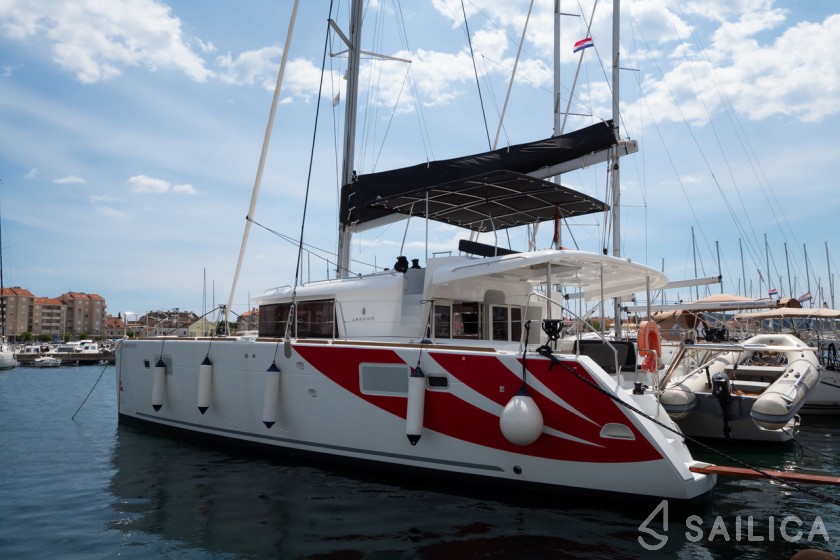Lagoon 450  Flybridge - Yacht Charter Sailica