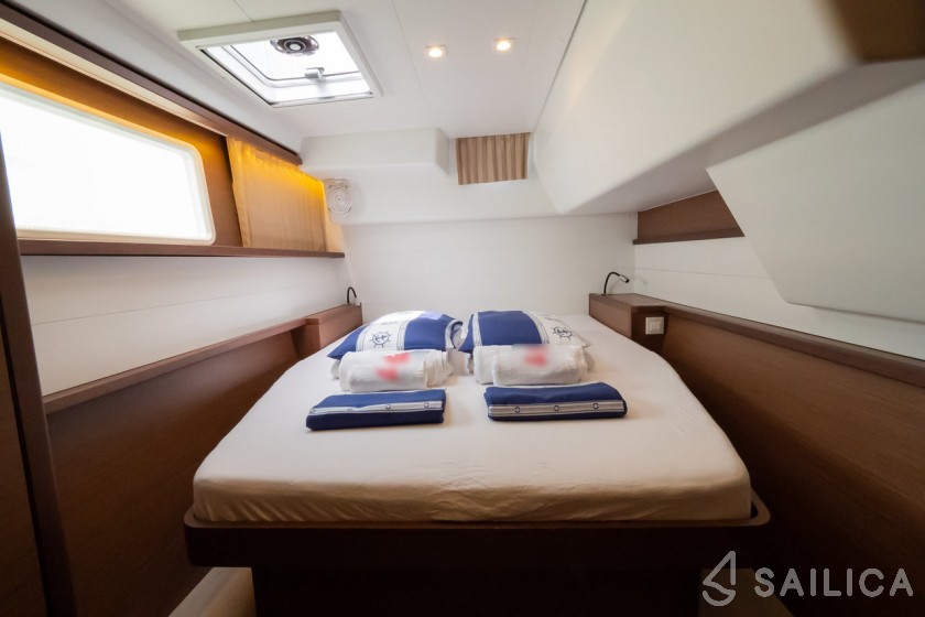 Lagoon 450  Flybridge - Yacht Charter Sailica