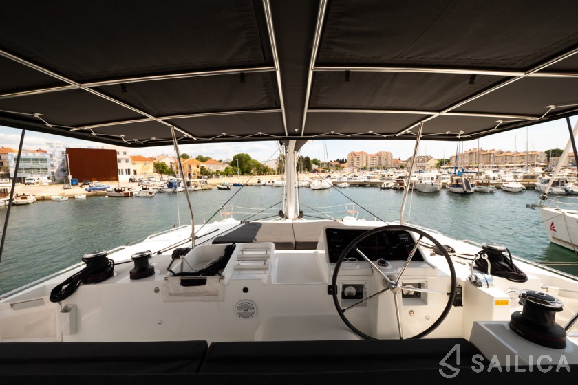 Lagoon 450  Flybridge - Yacht Charter Sailica