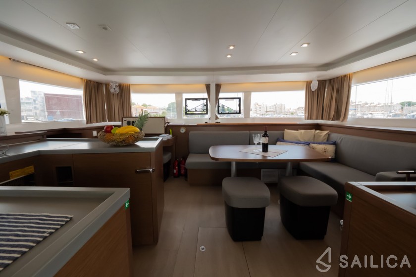 Lagoon 450  Flybridge - Yacht Charter Sailica