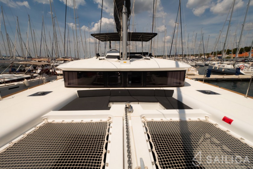 Lagoon 450  Flybridge - Yacht Charter Sailica