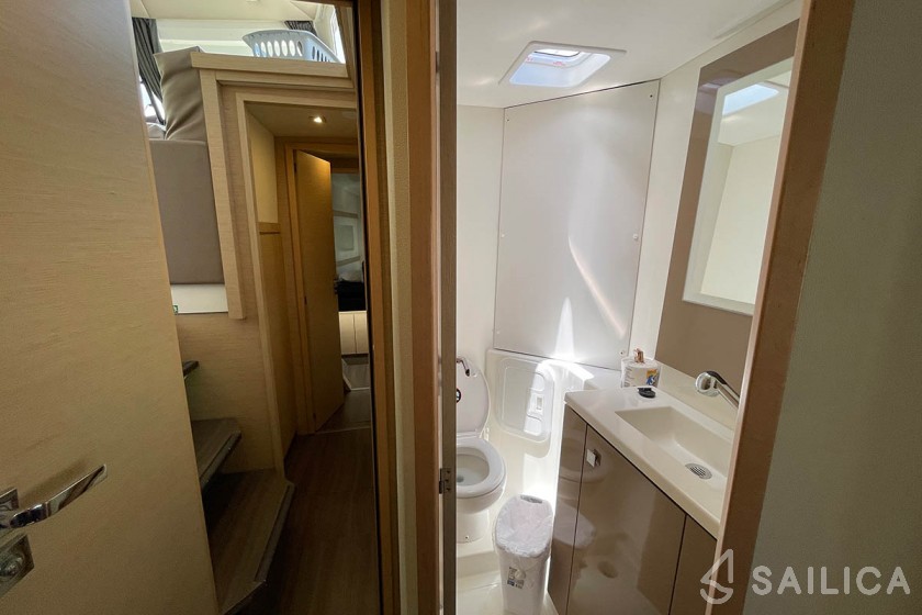 Lucia 40 - Yacht Charter Sailica