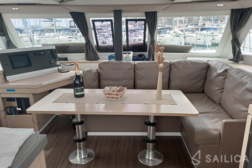Lucia 40 - Yacht Charter Sailica