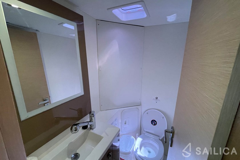Lucia 40 - Yacht Charter Sailica
