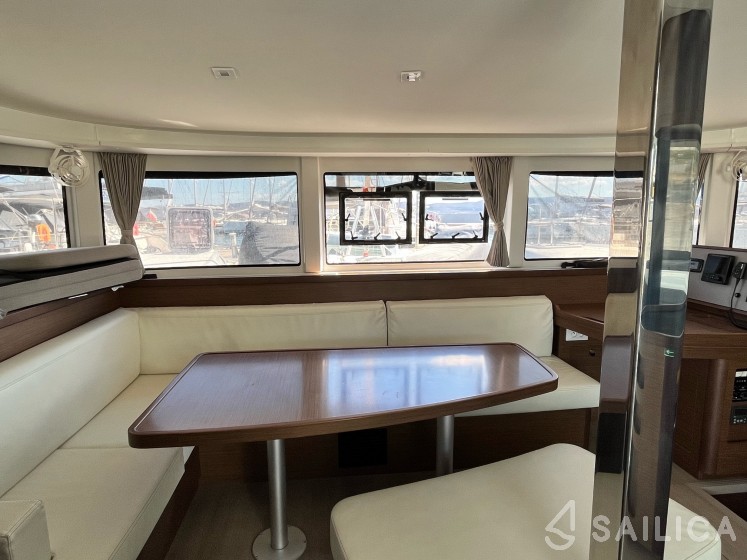 Lagoon 42 - Yacht Charter Sailica