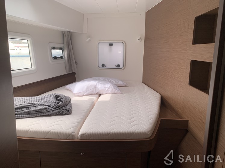 Lagoon 42 - Yacht Charter Sailica
