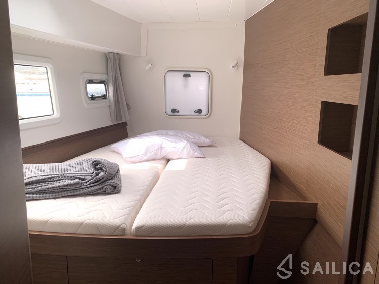 Lagoon 42 - Yacht Charter Sailica