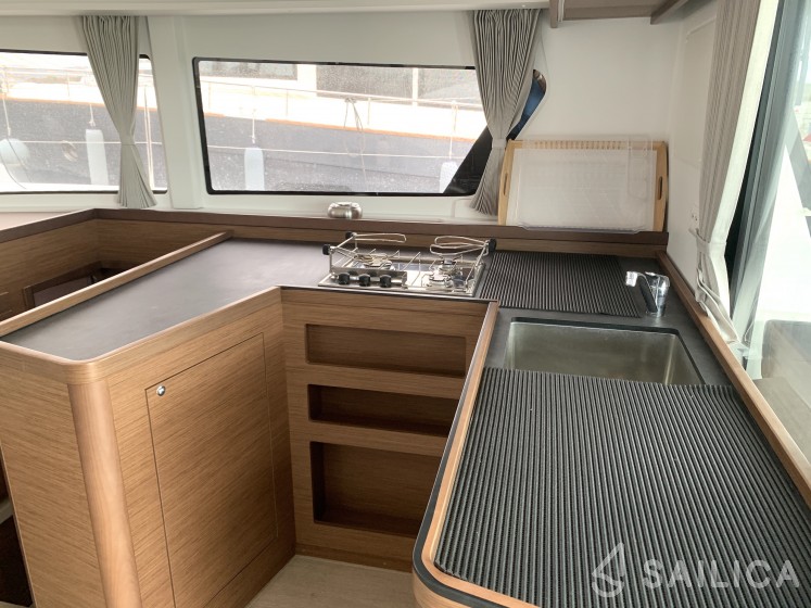 Lagoon 42 - Yacht Charter Sailica