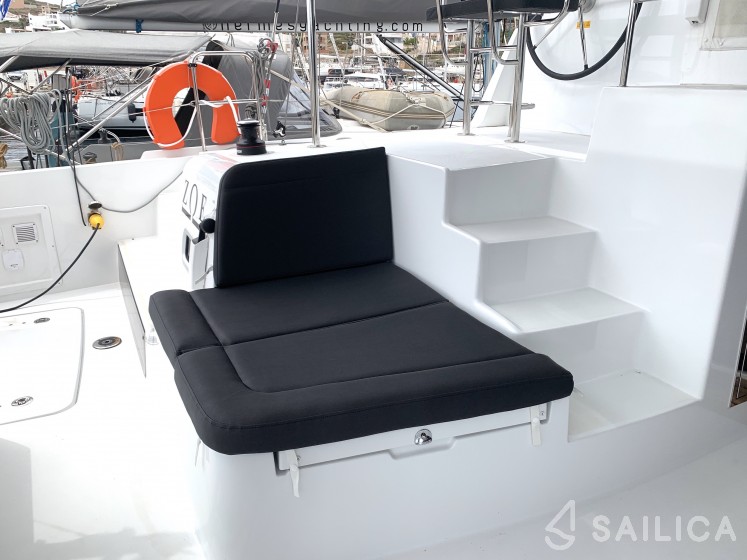 Lagoon 42 - Yacht Charter Sailica
