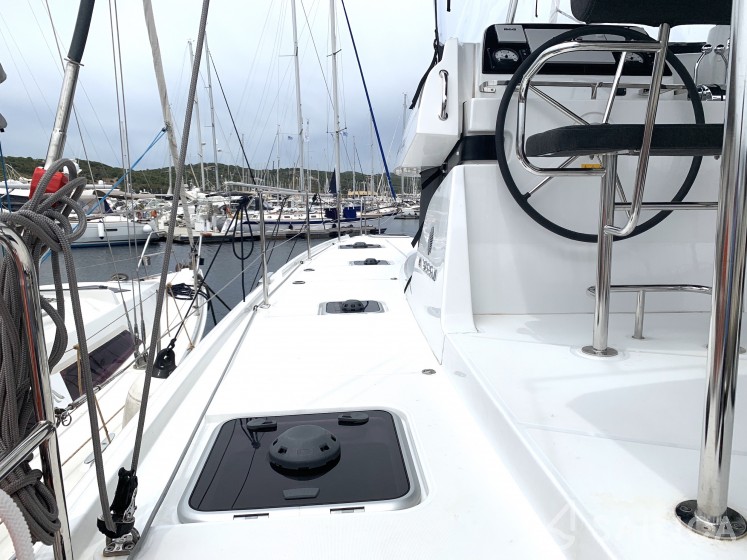 Lagoon 42 - Yacht Charter Sailica