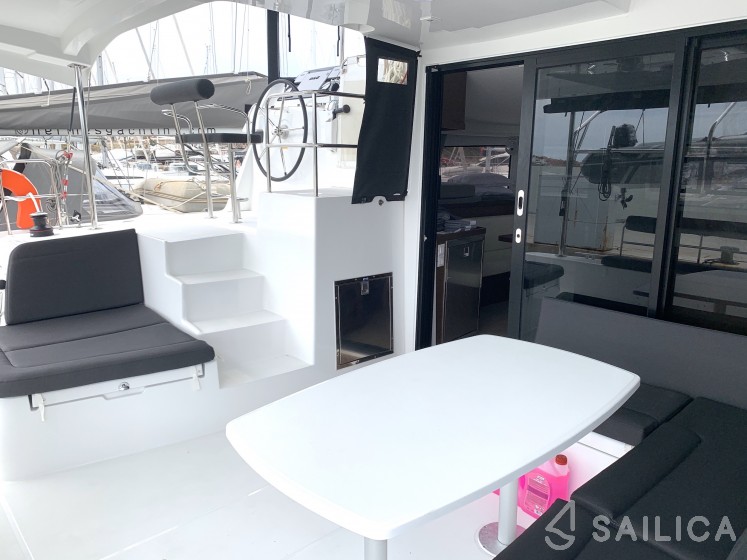 Lagoon 42 - Yacht Charter Sailica